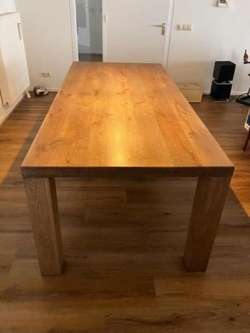 Massief houten eettafel – 220 x 100 cm beschikbaar voor biedingen