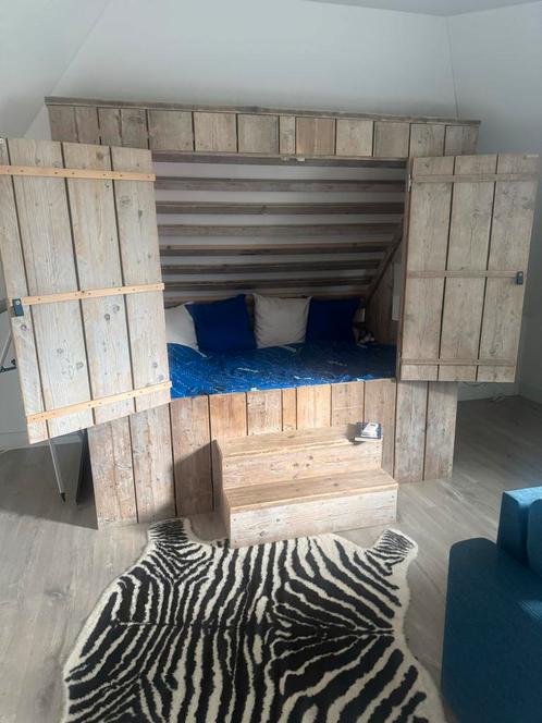 Steigerhouten Bedstee met Kast, Kinderen en Baby's, Kinderkamer | Bedden, Gebruikt, 180 cm of meer, 100 cm of meer, Lattenbodem