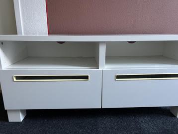 Mooie tv kast  beschikbaar voor biedingen