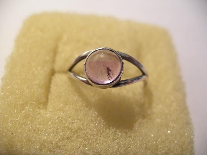 Een mooie Zilveren Ring met Rozenkwarts edelsteentje, Sieraden, Tassen en Uiterlijk, Antieke sieraden, Ring, Zilver, Met edelsteen