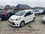 TOYOTA Aygo 1.0 12V VVT-I 5DRS Access 2012, Auto's, Euro 5, Stof, Gebruikt, 4 stoelen