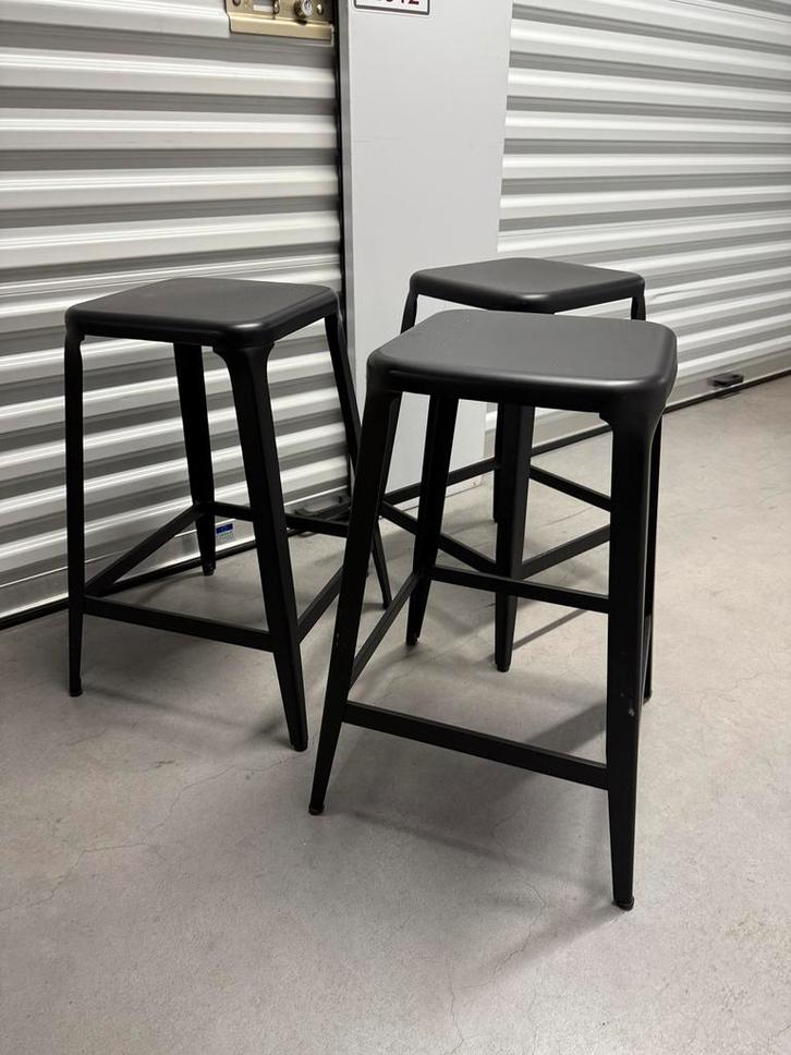 Zwarte metalen krukken - 3 stuks, Huis en Inrichting, Barkrukken, Gebruikt, 60 tot 90 cm, Metaal, 3 krukken, Met voetsteun, Ophalen of Verzenden