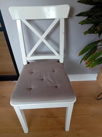 6 eetkamerstoelen  beschikbaar voor biedingen