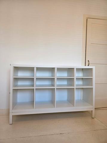 IKEA KALLAX met onderstel en verdelers