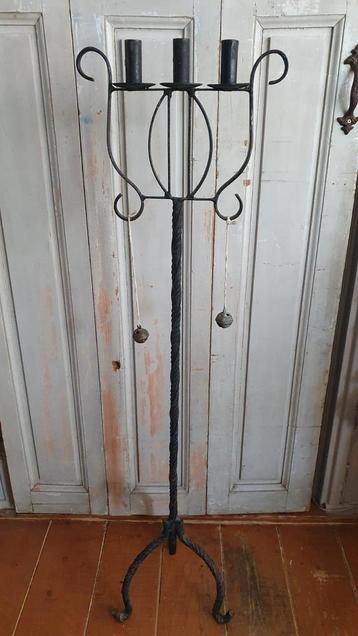 Smeedijzeren Kandelaar *brocante*antiek*vintage*stoer beschikbaar voor biedingen