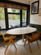 Heruitgave van oval Tulip tafel (wit, aluminium & laminaat), Huis en Inrichting, Ophalen, Overige materialen, 100 tot 150 cm, Vintage modern