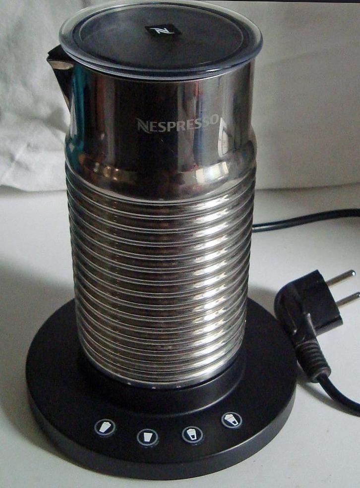 Nespresso Aeroccino 4 Melkopschuimer RVS, Witgoed en Apparatuur, Melkopschuimers, Zo goed als nieuw, Elektrische melkopschuimer