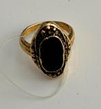 GOUDKLEURIGE RING VOORZIEN VAN EEN ZWARTE STEEN NIEUW, Overige materialen, Nieuw, Ophalen of Verzenden, Dame of Heer