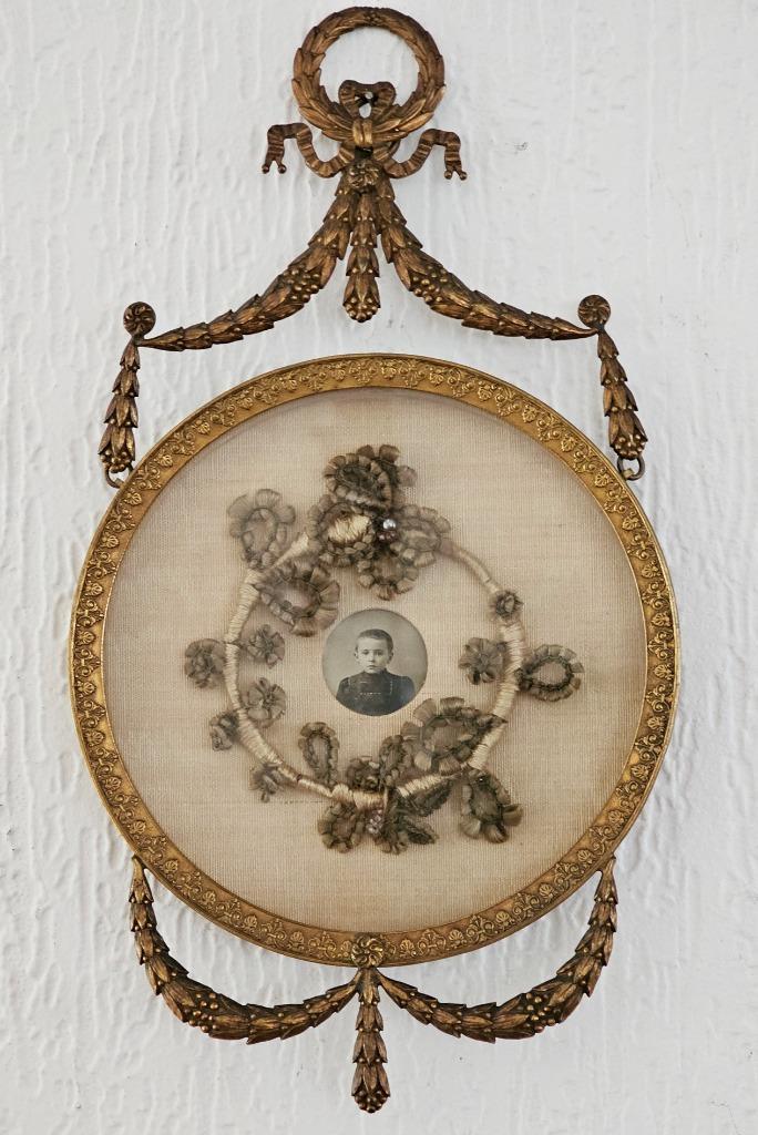 TOP* Victoriaans rouwwerk haarwerk in vergulde bronzen lijst, Antiek en Kunst, Curiosa en Brocante, Ophalen of Verzenden
