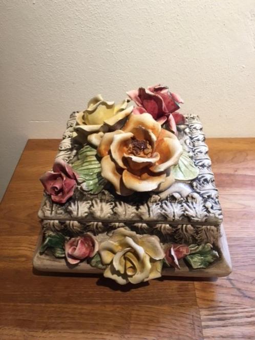 TE KOOP: Uitbundig gedecoreerde vintage (opberg)pot, Antiek en Kunst, Antiek | Keramiek en Aardewerk, Ophalen of Verzenden