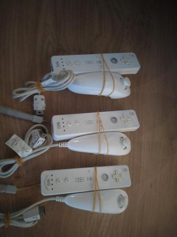 Wii Afstandsbedieningen + Nunchucks (3 sets) beschikbaar voor biedingen
