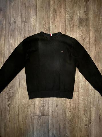 Zwarte Tommy Hilfiger Trui beschikbaar voor biedingen