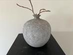 Grijze vaas landelijk /stoer sobere, Ophalen of Verzenden, Zo goed als nieuw, Overige kleuren, Minder dan 50 cm