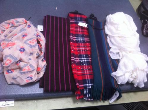 Partij Nieuwe Sjaals 1029 stuks, Kleding | Dames, Mutsen, Sjaals en Handschoenen, Nieuw, Sjaal, Ophalen