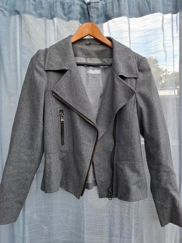 Tussenjas van De Bijenkorf maat M beschikbaar voor biedingen