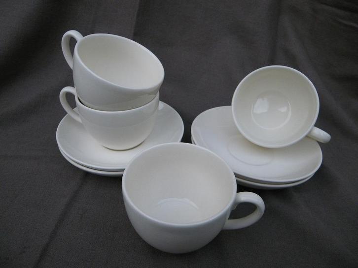 Wedgwood TRADITIONAL PLAIN Puntgave kop en schotels, Huis en Inrichting, Keuken | Servies, Zo goed als nieuw, Kop(pen) en/of Schotel(s)