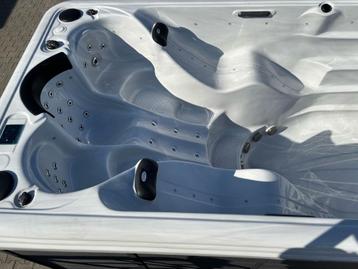Balboa Zwemspa 580 cm I Nieuw in Showroom I Full-Options! beschikbaar voor biedingen
