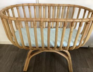 Childhome rotan wieg + matras beschikbaar voor biedingen