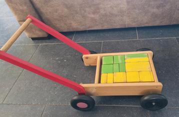 Blokkenkar met Houten Blokken beschikbaar voor biedingen