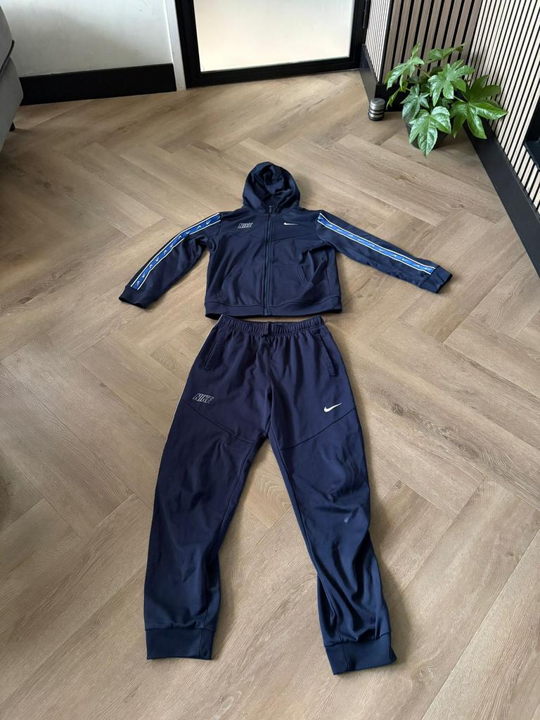 Trainingspak dri-fit maat 158, Kinderen en Baby's, Kinderkleding | Maat 158, Ophalen of Verzenden, Zo goed als nieuw, Jongen of Meisje