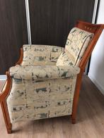 Klassieke fauteuil met notenhout, Huis en Inrichting, Fauteuils, Minder dan 75 cm, Stof, Zo goed als nieuw, Ophalen
