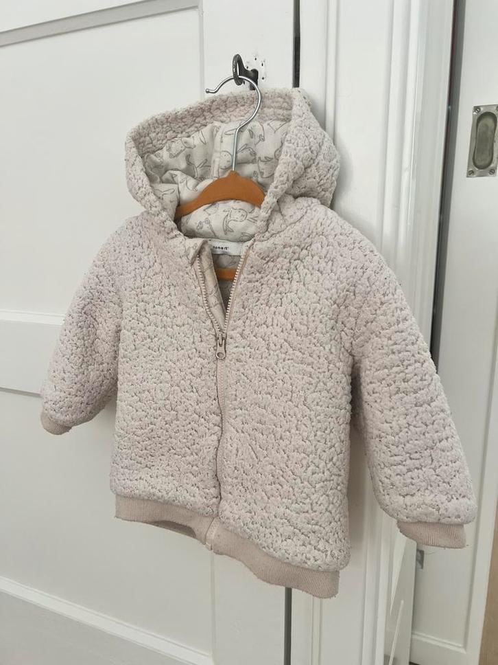 Warme, zachte winterjas met beer oortjes, Kinderen en Baby's, Babykleding | Maat 74, Zo goed als nieuw, Jongetje of Meisje, Jasje