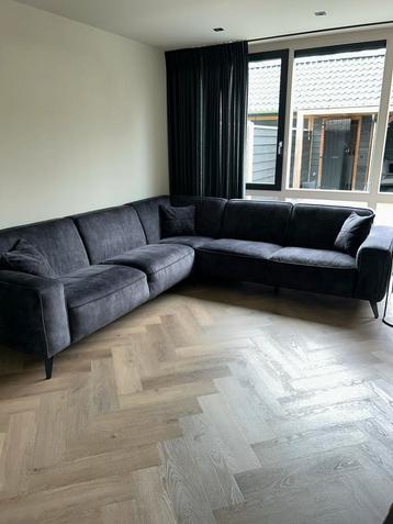 Prachtige hoekbank antraciet 305x290 cm beschikbaar voor biedingen