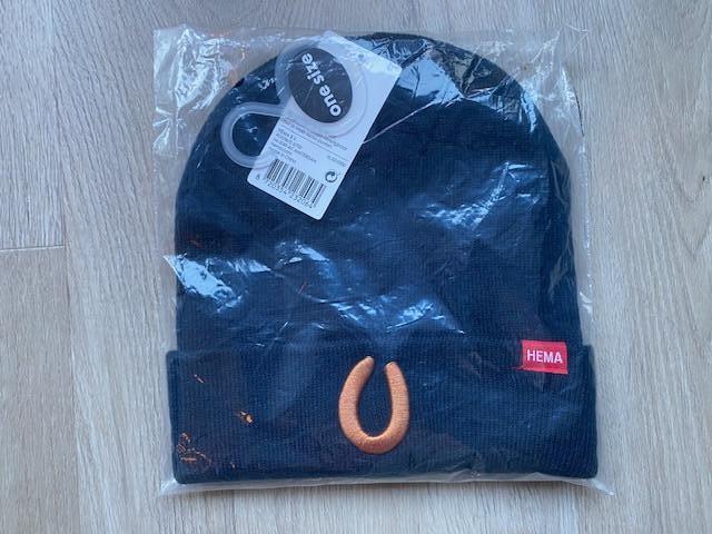 NIEUW Limited Edition Rookworst Muts | HEMA | donkerblauw, Kleding | Heren, Mutsen, Sjaals en Handschoenen, Nieuw, Muts, Overige maten