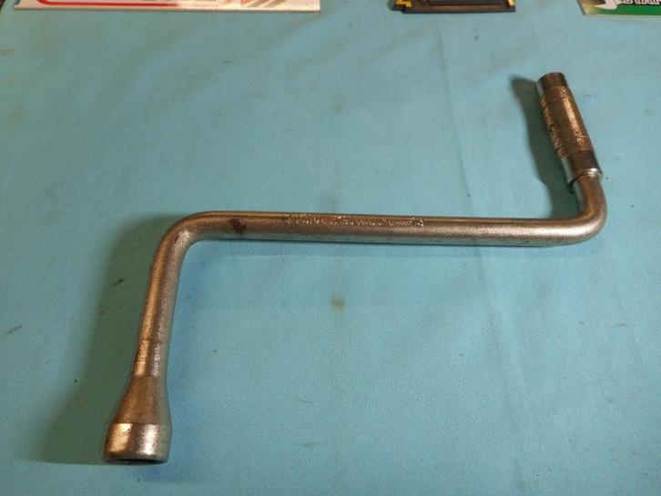 Een Wielmoersleutel met Omslag van Elora 19 mm., Auto diversen, Autogereedschap, Gebruikt, Ophalen of Verzenden