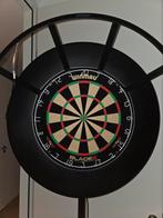Winmau Blade 6 Dartbord met surround, stand en lamp, Ophalen, Zo goed als nieuw, Dartbord met pijlen