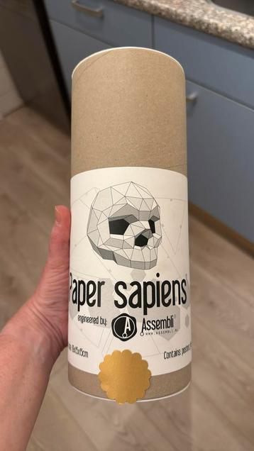 Papierkunst Schedel goud 'paper sapiens' van Assembli beschikbaar voor biedingen