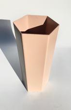Ferm Living Hexagon Vase vaas roze Deens design, Huis en Inrichting, Woonaccessoires | Vazen, Overige materialen, N, Overige kleuren