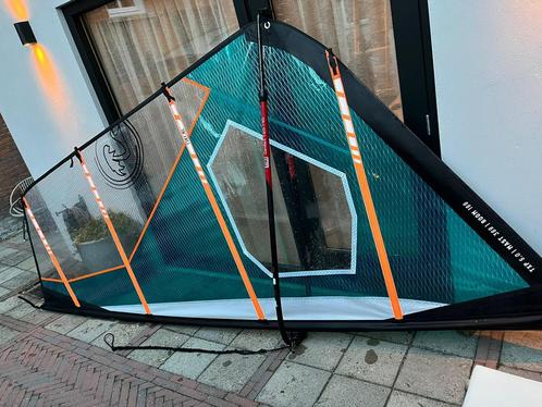 Tiki txp v2 Windsurf kinderzeil junior 5.0 compleet, Watersport en Boten, Windsurfen, Zo goed als nieuw, Zeil, Minder dan 250 cm