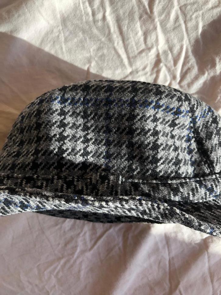 Prada vintage bucket hat cap houndstooth wol mt M, Kleding | Dames, Hoeden en Petten, Gedragen, Hoed, 56 of 57 cm (M, 7 of 7⅛ inch)