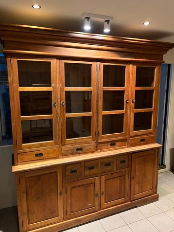 Vitrinekast van teak hout beschikbaar voor biedingen
