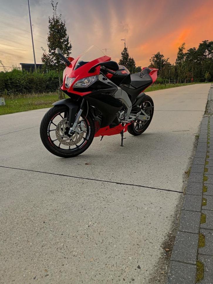 Aprilia rs4 50, Fietsen en Brommers, Brommers | Overige merken, Zo goed als nieuw, Maximaal 45 km/u, Ophalen
