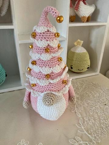 Gehaakte Roze Kerstboom Kabouter beschikbaar voor biedingen