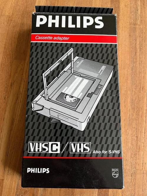Philips 22AV5146 cassette adapter van VHS C + S-VHS naar VHS, Audio, Tv en Foto, Videospelers, Nieuw, VHS-speler of -recorder