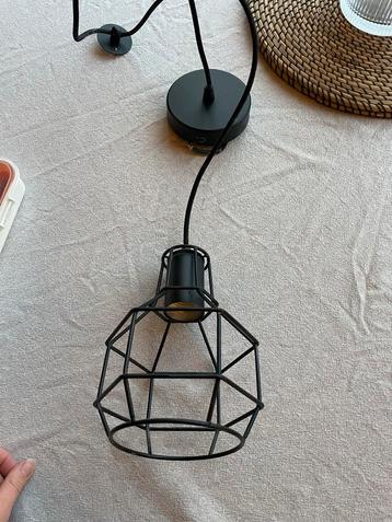 2 Zwarte Hanglampen - Industrieel Design beschikbaar voor biedingen