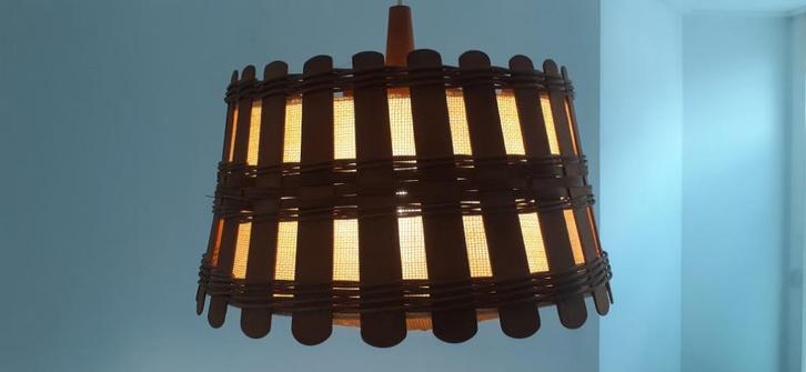 Vintage Scandinavische hanglamp, Huis en Inrichting, Lampen | Hanglampen, Gebruikt, Minder dan 50 cm, Hout, Metaal, Stof, Overige materialen