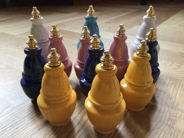 24 stuks zalf potjes  grotere en kleinere 4 kleuren retro beschikbaar voor biedingen