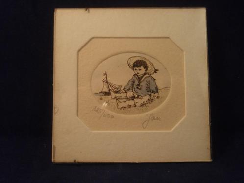 A252 Mini polychroom etsje kind verkleed als matroos strand, Antiek en Kunst, Kunst | Etsen en Gravures, Ophalen of Verzenden