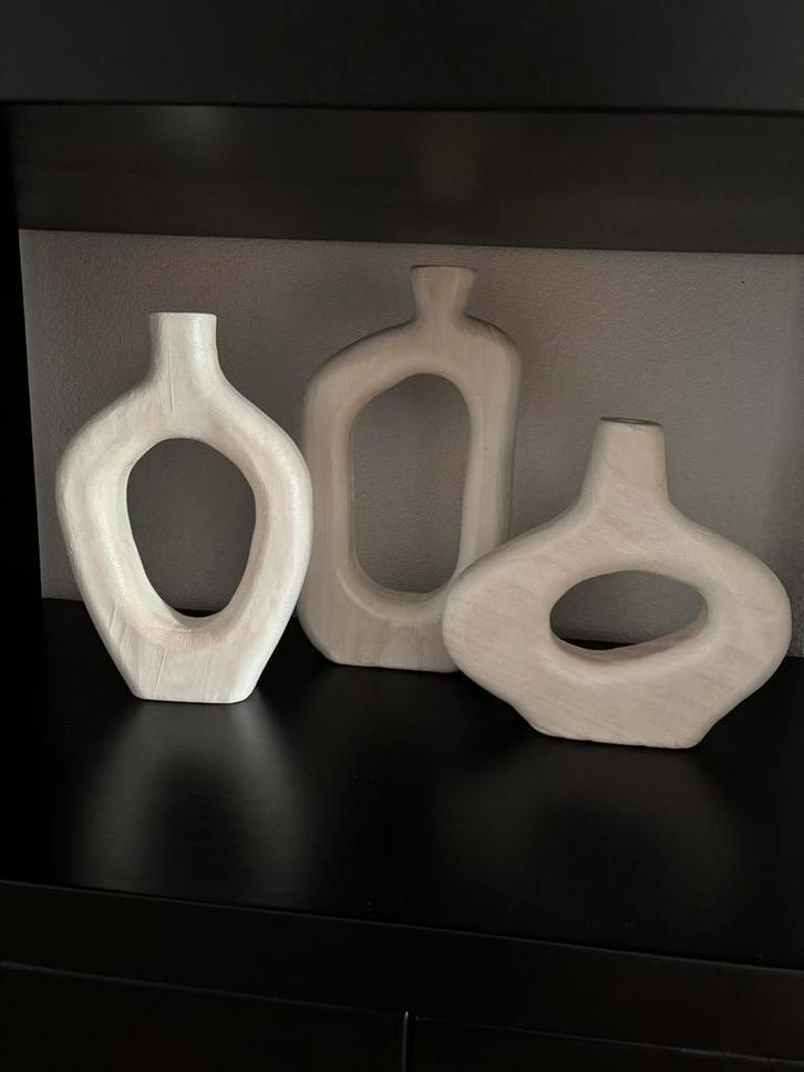 HomeBound vaas wit 3 stuks, Huis en Inrichting, Woonaccessoires | Vazen, Zo goed als nieuw, Wit, Minder dan 50 cm, Aardewerk of Porselein
