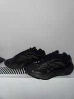ADIDAS YEEZY 700 V3 CLAY BROWN, Ophalen, Zwart, Adidas yeezy, Sneakers of Gympen
