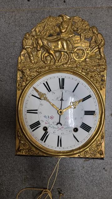 Comtoise Klok met Bloemmotief & Datum beschikbaar voor biedingen