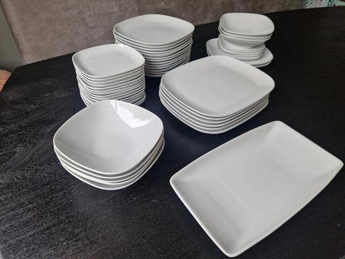 Värdera Ikea 365+ servies in wit 44 delig zgan, Huis en Inrichting, Keuken | Servies, Zo goed als nieuw, Bord(en), Effen, Porselein