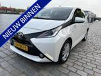 Toyota Aygo 1.0 VVT-i x-sport 5 deurs airco keurige auto, Voorwielaandrijving, Stof, Gebruikt, 4 stoelen
