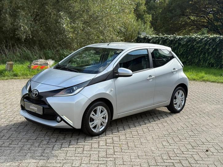 Toyota Aygo 1.0 VVT-i x AIRCO I BLUETOOTH I CRUISE I DEALER, Auto's, Toyota, Bedrijf, Te koop, Aygo, ABS, Airbags, Airconditioning