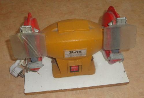 Ferm slijpmachine, Doe-het-zelf en Verbouw, Gereedschap | Slijpmachines, Gebruikt, Werkbankslijpmachine, Minder dan 700 watt, Ophalen of Verzenden