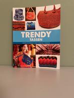 Trendy tassen haken en breien, Ophalen of Verzenden, Gebruikt, Breien of Haken, Patroon of Boek